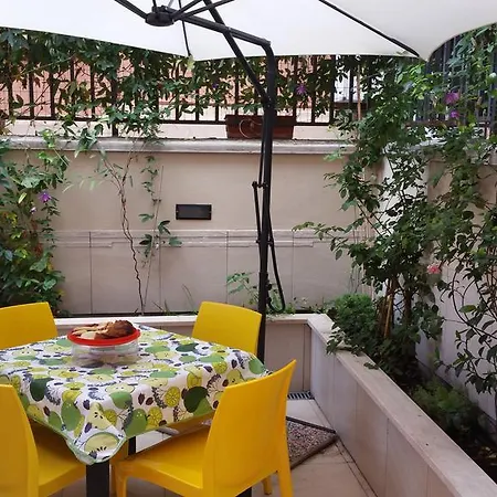 La Casetta Di Ely Bed & Breakfast Rom