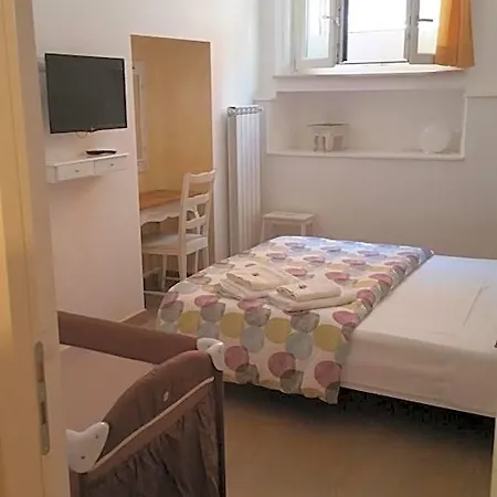 La Casetta Di Ely Bed & Breakfast Rom