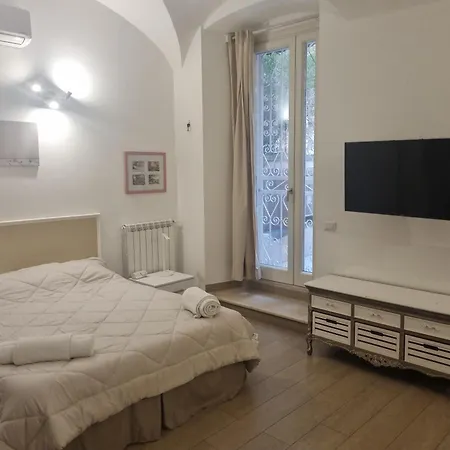 לינה וארוחת בוקר La Casetta Di Ely 4*