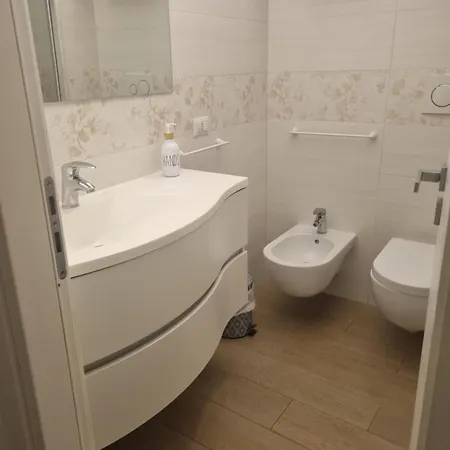 La Casetta Di Ely לינה וארוחת בוקר 4*